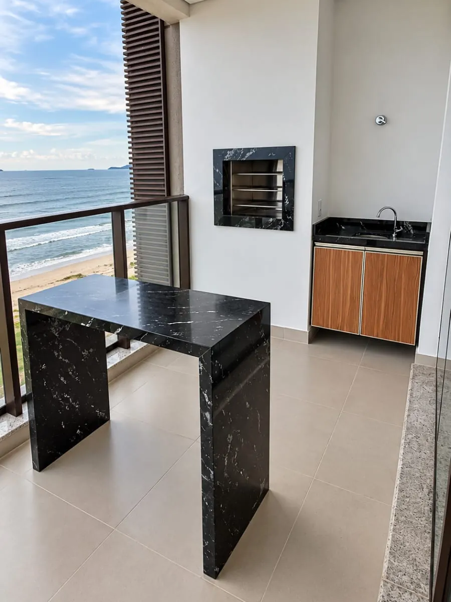 Churrasqueira com vista para o mar do Grant Home Club, foto real